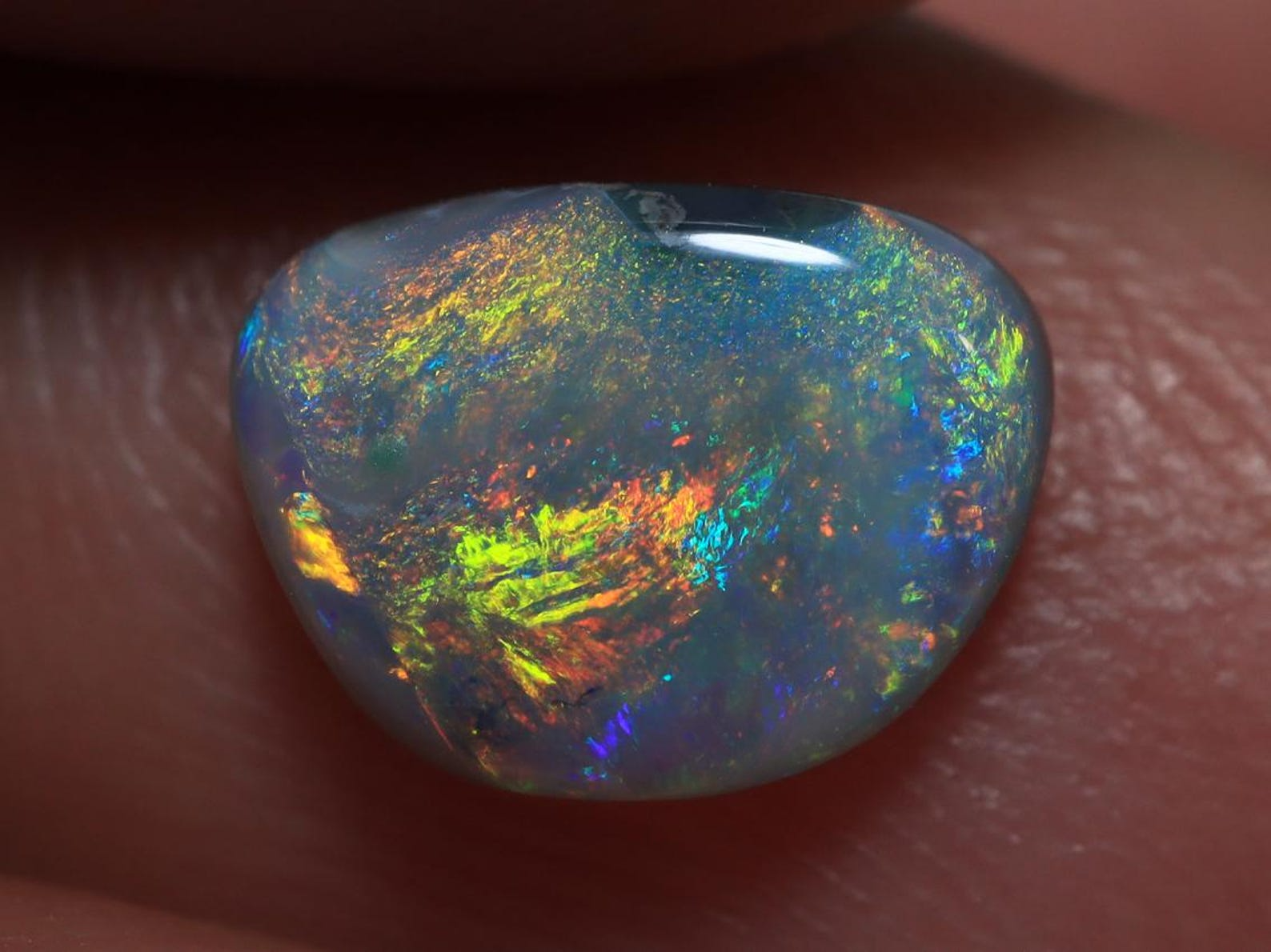 N-4 0.90 Ct. Lightning Ridge Black Opal TOG-858