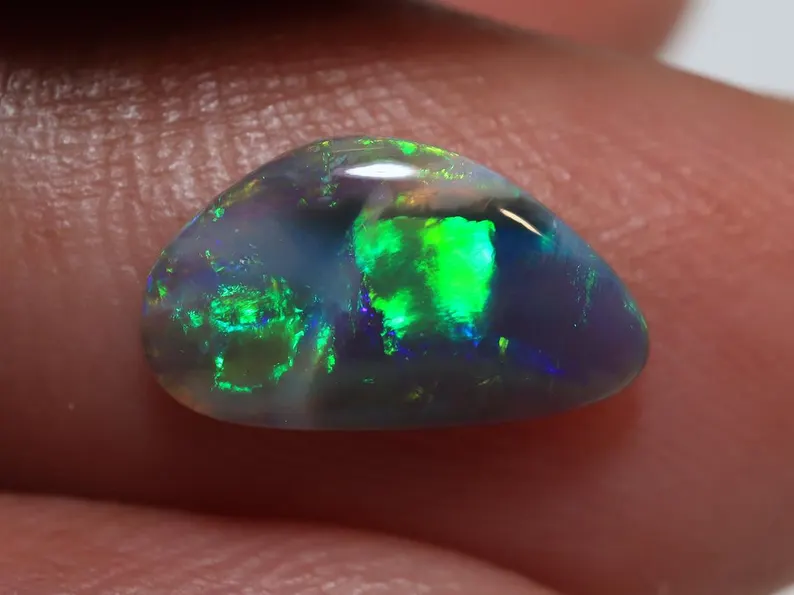 0.95 Cts. Lightning Ridge Semi Black Opal TOG-558 - Image 3