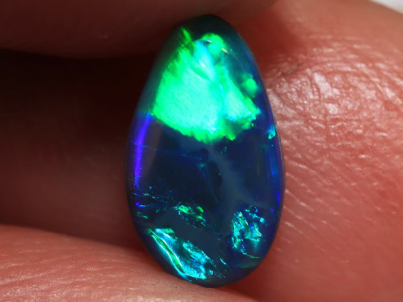 0.90 Ct. Lightning Ridge Black Opal TOG-1079