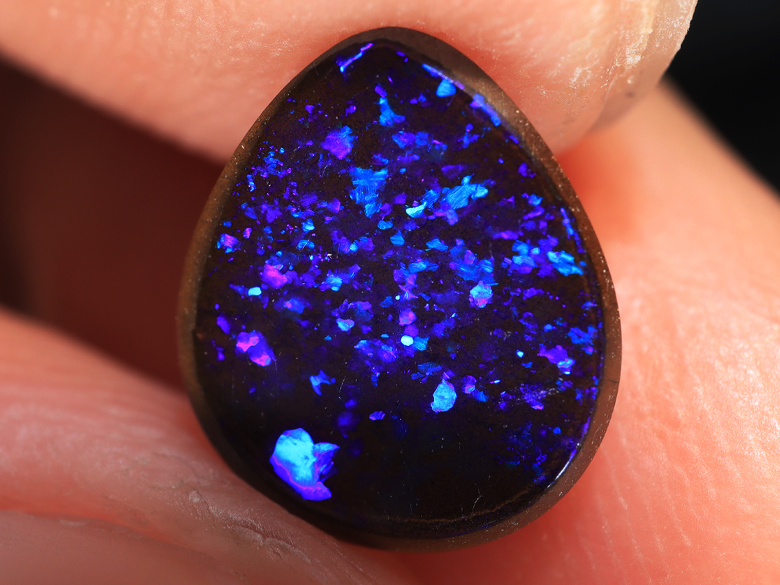 1.30 Ct. Winton Boulder Sparkling Polished Opal TOG-1342