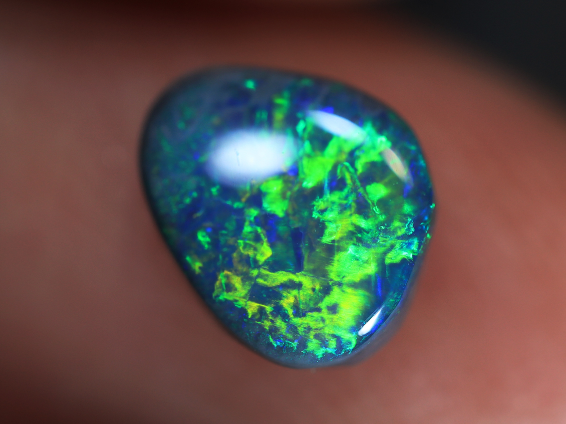 0.70 Ct Lightning Ridge Semi Black Opal TOG-1400